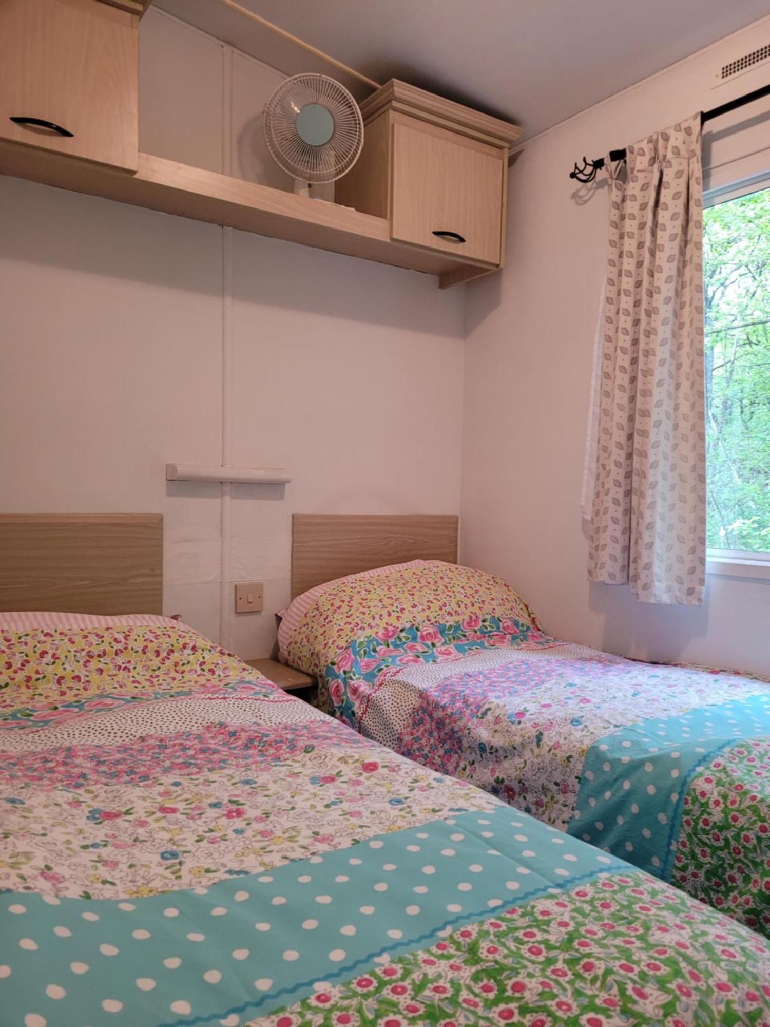 Camping Bois De St Hilaire Chalandray Esterno foto