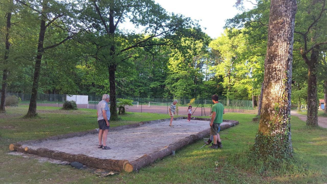 Camping Bois De St Hilaire Chalandray Esterno foto