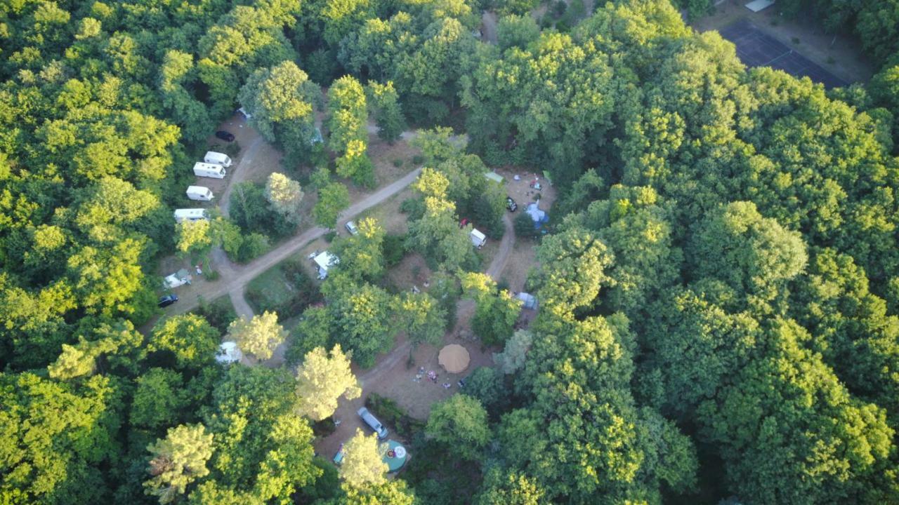 Camping Bois De St Hilaire Chalandray Esterno foto